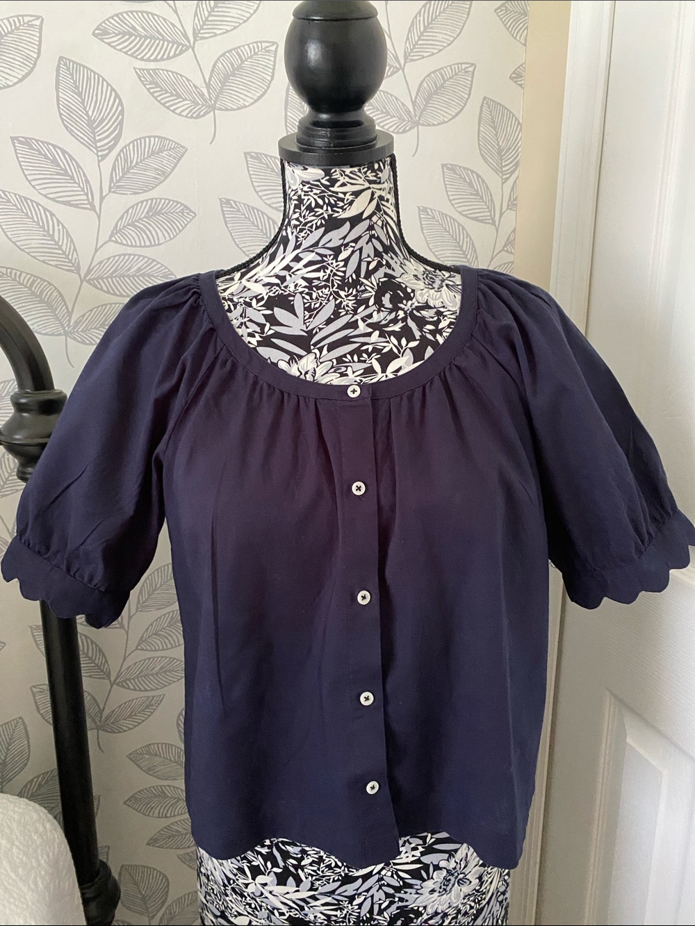 Talbots scalloped cuff linen cotton blend button front blouse in navy Size S